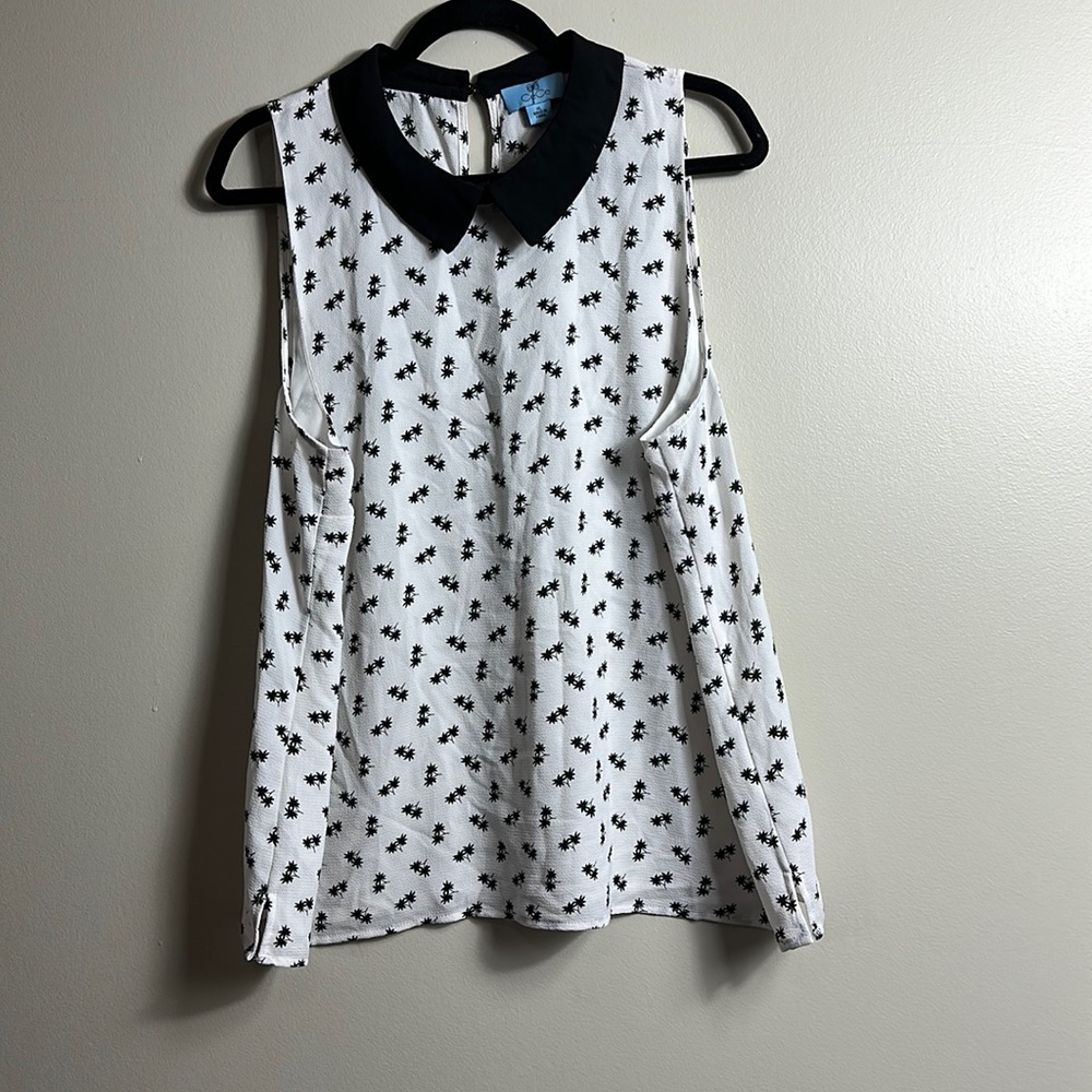 Collared Sleeveless Blouse